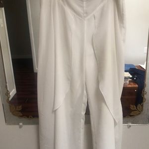 White dress pants. Flutter style. Fully lined. Venus 8. Unique item for wear.